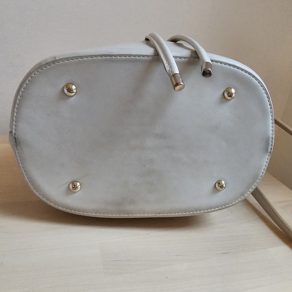 🍋 Vegan leather festival bucket bag with punch out detail - Picture 11 of 13